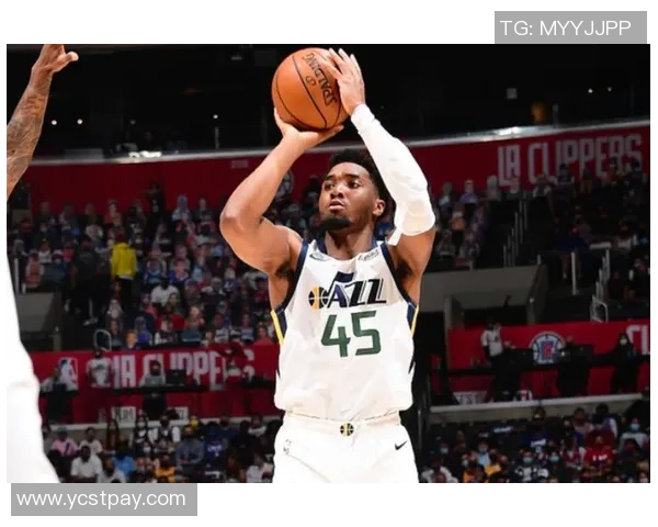 爵士不敌小牛，米切尔30分没能挽回局势——如何提升球队实力？